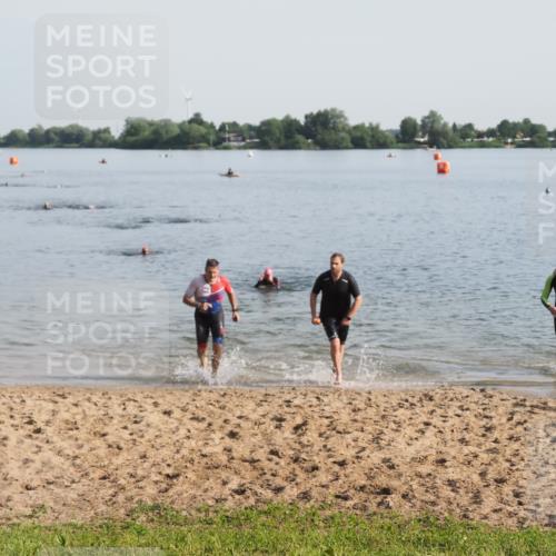 21.06.2025 - 27. Vierlanden-Triathlon MichiJ http://msf.ph/oto/7978045 15.06.2026 08:47:52 Schwimmen 34, 193 meine-sportfotos.de