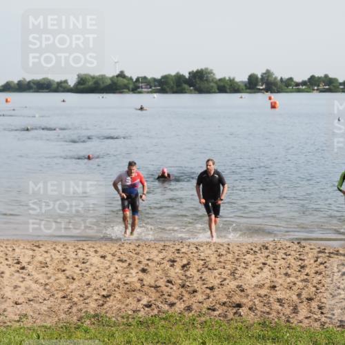 21.06.2025 - 27. Vierlanden-Triathlon MichiJ http://msf.ph/oto/7978047 15.06.2026 08:47:52 Schwimmen 34, 193 meine-sportfotos.de