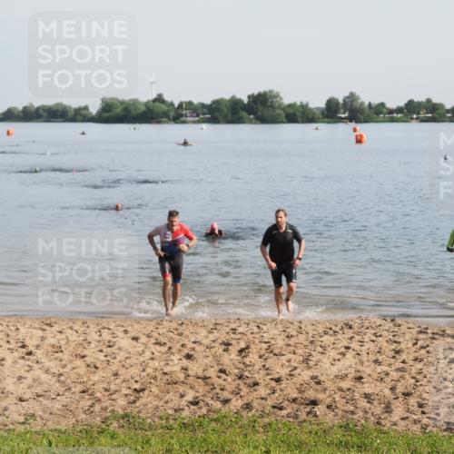 21.06.2025 - 27. Vierlanden-Triathlon MichiJ http://msf.ph/oto/7978051 15.06.2026 08:47:52 Schwimmen 34, 193 meine-sportfotos.de