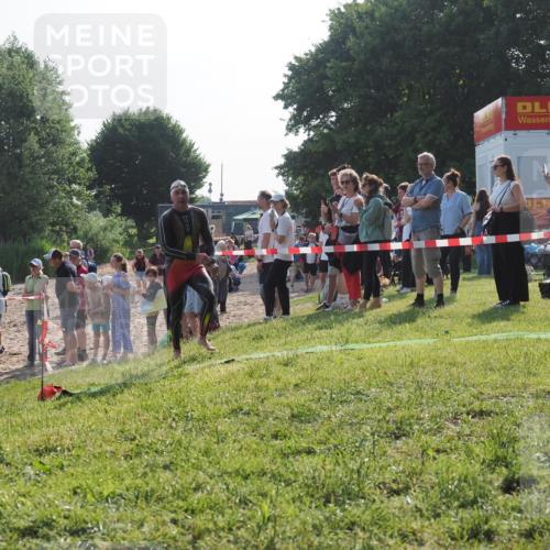 15.06.2025 - 27. Vierlanden-Triathlon KatJ http://msf.ph/oto/7978071 15.06.2025 08:38:58 Schwimmen 94, 182 meine-sportfotos.de