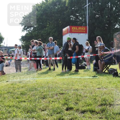 15.06.2025 - 27. Vierlanden-Triathlon KatJ http://msf.ph/oto/7978099 15.06.2025 08:39:05 Schwimmen 77, 94 meine-sportfotos.de