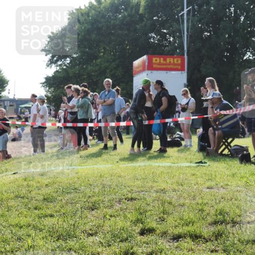 15.06.2025 - 27. Vierlanden-Triathlon KatJ http://msf.ph/oto/7978101 15.06.2025 08:39:05 Schwimmen 77, 94 meine-sportfotos.de