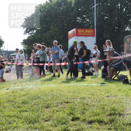 15.06.2025 - 27. Vierlanden-Triathlon KatJ http://msf.ph/oto/7978104 15.06.2025 08:39:05 Schwimmen 77, 94 meine-sportfotos.de