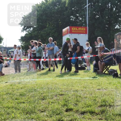 15.06.2025 - 27. Vierlanden-Triathlon KatJ http://msf.ph/oto/7978108 15.06.2025 08:39:05 Schwimmen 77, 94 meine-sportfotos.de