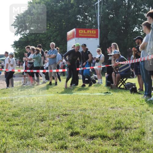 15.06.2025 - 27. Vierlanden-Triathlon KatJ http://msf.ph/oto/7978111 15.06.2025 08:39:06 Schwimmen 77, 94, 120 meine-sportfotos.de