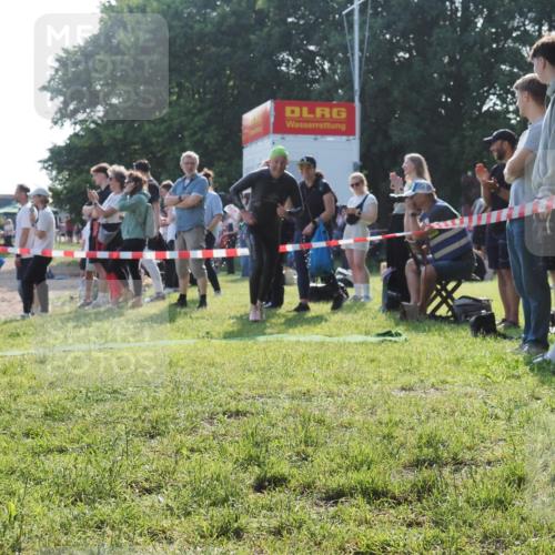 15.06.2025 - 27. Vierlanden-Triathlon KatJ http://msf.ph/oto/7978115 15.06.2025 08:39:06 Schwimmen 77, 94, 120 meine-sportfotos.de
