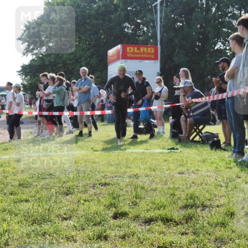 15.06.2025 - 27. Vierlanden-Triathlon KatJ http://msf.ph/oto/7978118 15.06.2025 08:39:06 Schwimmen 77, 94, 120 meine-sportfotos.de