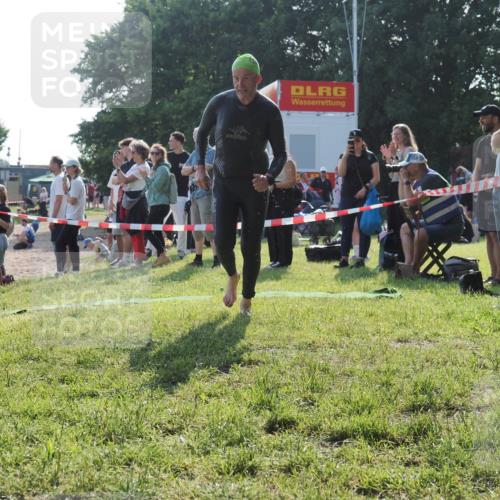 15.06.2025 - 27. Vierlanden-Triathlon KatJ http://msf.ph/oto/7978135 15.06.2025 08:39:08 Schwimmen 77, 94, 120, 165 meine-sportfotos.de