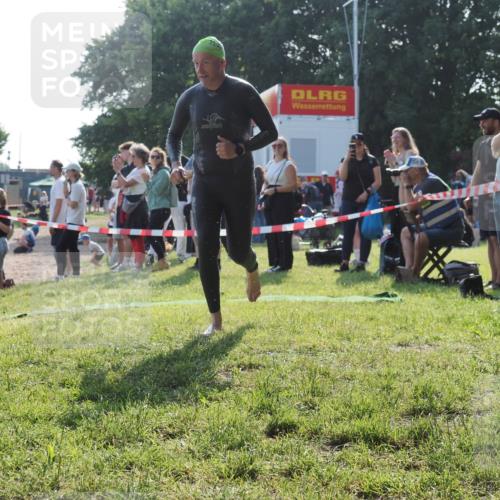 15.06.2025 - 27. Vierlanden-Triathlon KatJ http://msf.ph/oto/7978142 15.06.2025 08:39:08 Schwimmen 77, 94, 120, 165 meine-sportfotos.de