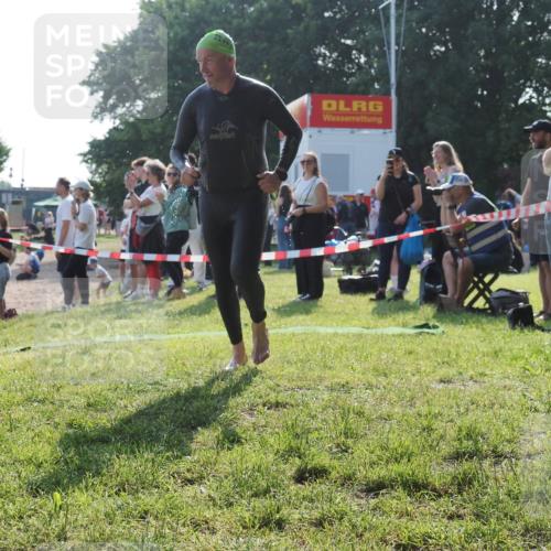 15.06.2025 - 27. Vierlanden-Triathlon KatJ http://msf.ph/oto/7978144 15.06.2025 08:39:08 Schwimmen 77, 94, 120, 165 meine-sportfotos.de