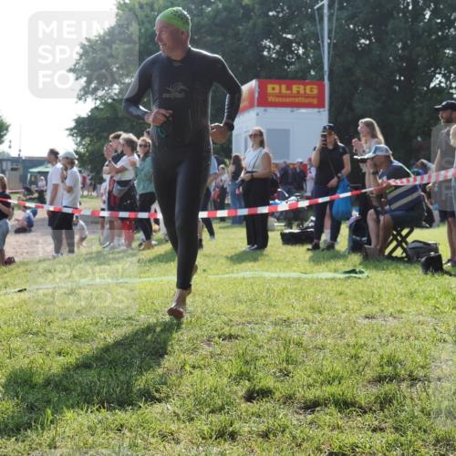 15.06.2025 - 27. Vierlanden-Triathlon KatJ http://msf.ph/oto/7978146 15.06.2025 08:39:08 Schwimmen 77, 94, 120, 165 meine-sportfotos.de