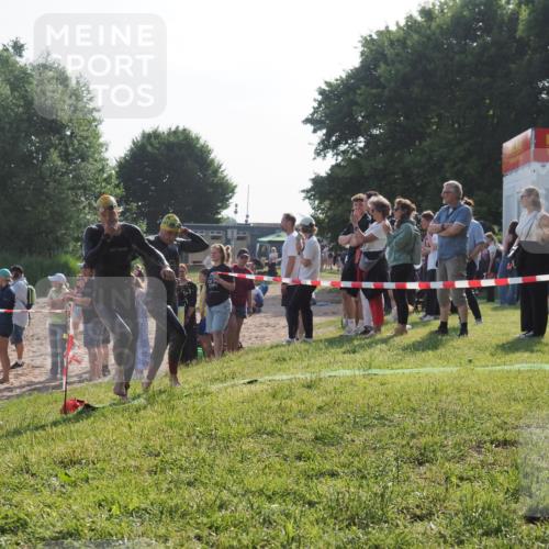 15.06.2025 - 27. Vierlanden-Triathlon KatJ http://msf.ph/oto/7978150 15.06.2025 08:39:12 Schwimmen 77, 120, 165 meine-sportfotos.de