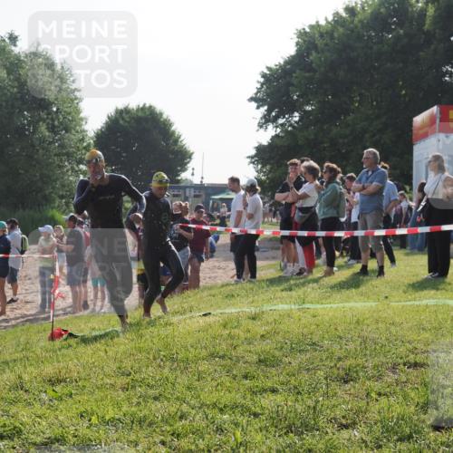 15.06.2025 - 27. Vierlanden-Triathlon KatJ http://msf.ph/oto/7978155 15.06.2025 08:39:13 Schwimmen 77, 120, 165 meine-sportfotos.de