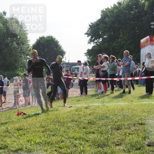 15.06.2025 - 27. Vierlanden-Triathlon KatJ http://msf.ph/oto/7978159 15.06.2025 08:39:13 Schwimmen 77, 120, 165 meine-sportfotos.de