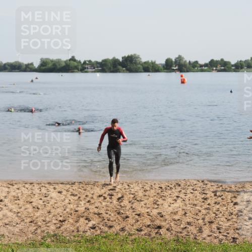 21.06.2025 - 27. Vierlanden-Triathlon MichiJ http://msf.ph/oto/7978164 15.06.2026 08:48:18 Schwimmen 70 meine-sportfotos.de