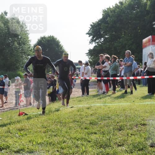 15.06.2025 - 27. Vierlanden-Triathlon KatJ http://msf.ph/oto/7978165 15.06.2025 08:39:13 Schwimmen 77, 120, 165 meine-sportfotos.de