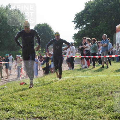 15.06.2025 - 27. Vierlanden-Triathlon KatJ http://msf.ph/oto/7978168 15.06.2025 08:39:13 Schwimmen 77, 120, 165 meine-sportfotos.de