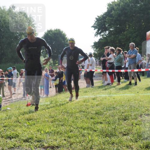 15.06.2025 - 27. Vierlanden-Triathlon KatJ http://msf.ph/oto/7978172 15.06.2025 08:39:14 Schwimmen 77, 120, 132, 165 meine-sportfotos.de