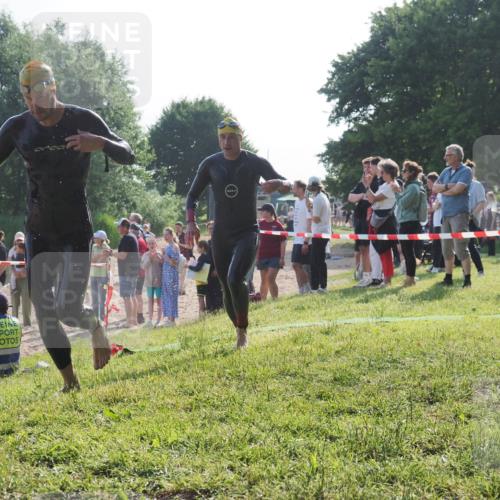 15.06.2025 - 27. Vierlanden-Triathlon KatJ http://msf.ph/oto/7978180 15.06.2025 08:39:14 Schwimmen 77, 120, 132, 165 meine-sportfotos.de
