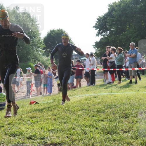 15.06.2025 - 27. Vierlanden-Triathlon KatJ http://msf.ph/oto/7978183 15.06.2025 08:39:14 Schwimmen 77, 120, 132, 165 meine-sportfotos.de