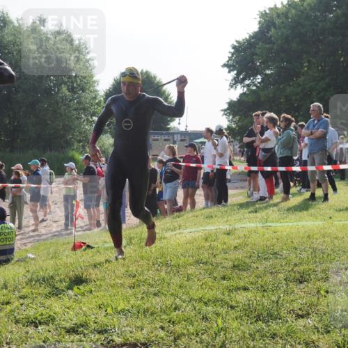 15.06.2025 - 27. Vierlanden-Triathlon KatJ http://msf.ph/oto/7978186 15.06.2025 08:39:14 Schwimmen 77, 120, 132, 165 meine-sportfotos.de