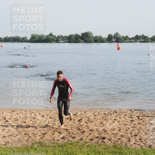 21.06.2025 - 27. Vierlanden-Triathlon MichiJ http://msf.ph/oto/7978193 15.06.2026 08:48:19 Schwimmen 70 meine-sportfotos.de