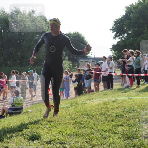 15.06.2025 - 27. Vierlanden-Triathlon KatJ http://msf.ph/oto/7978198 15.06.2025 08:39:15 Schwimmen 77, 120, 132, 165 meine-sportfotos.de