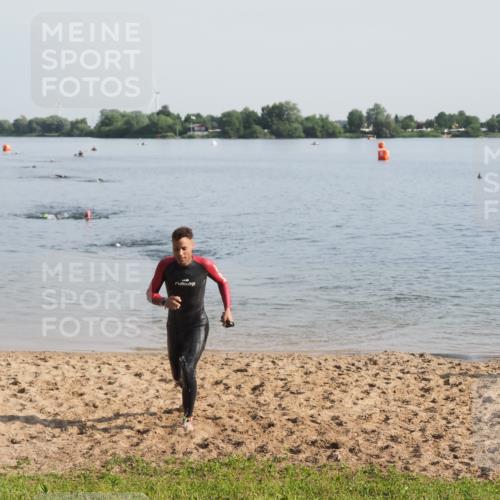 21.06.2025 - 27. Vierlanden-Triathlon MichiJ http://msf.ph/oto/7978199 15.06.2026 08:48:20 Schwimmen 70 meine-sportfotos.de