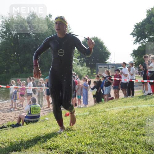 15.06.2025 - 27. Vierlanden-Triathlon KatJ http://msf.ph/oto/7978205 15.06.2025 08:39:15 Schwimmen 77, 120, 132, 165 meine-sportfotos.de