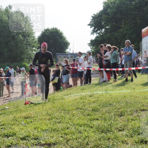 15.06.2025 - 27. Vierlanden-Triathlon KatJ http://msf.ph/oto/7978211 15.06.2025 08:39:21 Schwimmen 120, 132, 165 meine-sportfotos.de