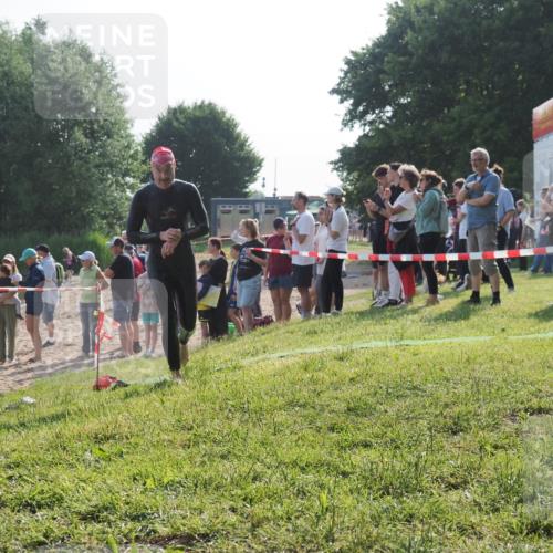 15.06.2025 - 27. Vierlanden-Triathlon KatJ http://msf.ph/oto/7978217 15.06.2025 08:39:21 Schwimmen 120, 132, 165 meine-sportfotos.de