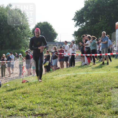 15.06.2025 - 27. Vierlanden-Triathlon KatJ http://msf.ph/oto/7978222 15.06.2025 08:39:21 Schwimmen 120, 132, 165 meine-sportfotos.de
