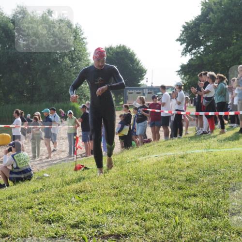 15.06.2025 - 27. Vierlanden-Triathlon KatJ http://msf.ph/oto/7978225 15.06.2025 08:39:22 Schwimmen 120, 132, 165 meine-sportfotos.de