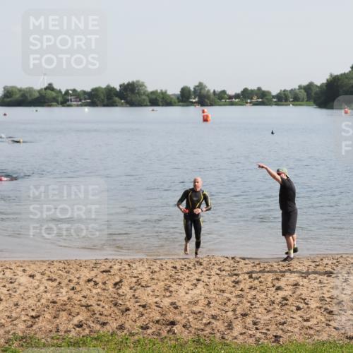 21.06.2025 - 27. Vierlanden-Triathlon MichiJ http://msf.ph/oto/7978227 15.06.2026 08:48:32 Schwimmen 123 meine-sportfotos.de