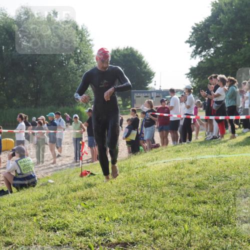 15.06.2025 - 27. Vierlanden-Triathlon KatJ http://msf.ph/oto/7978228 15.06.2025 08:39:22 Schwimmen 120, 132, 165 meine-sportfotos.de