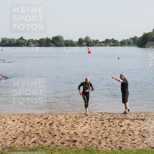 21.06.2025 - 27. Vierlanden-Triathlon MichiJ http://msf.ph/oto/7978232 15.06.2026 08:48:33 Schwimmen 123 meine-sportfotos.de
