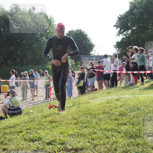 15.06.2025 - 27. Vierlanden-Triathlon KatJ http://msf.ph/oto/7978234 15.06.2025 08:39:22 Schwimmen 120, 132, 165 meine-sportfotos.de