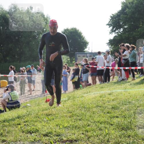 15.06.2025 - 27. Vierlanden-Triathlon KatJ http://msf.ph/oto/7978237 15.06.2025 08:39:22 Schwimmen 120, 132, 165 meine-sportfotos.de