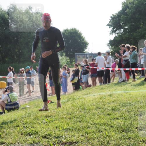 15.06.2025 - 27. Vierlanden-Triathlon KatJ http://msf.ph/oto/7978241 15.06.2025 08:39:22 Schwimmen 120, 132, 165 meine-sportfotos.de