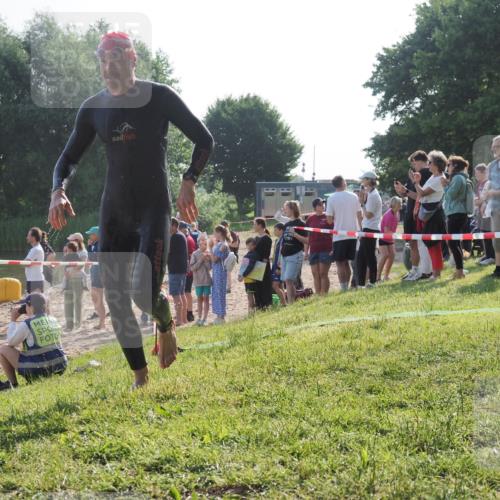 15.06.2025 - 27. Vierlanden-Triathlon KatJ http://msf.ph/oto/7978245 15.06.2025 08:39:22 Schwimmen 120, 132, 165 meine-sportfotos.de