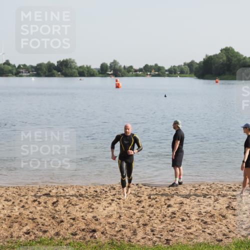 21.06.2025 - 27. Vierlanden-Triathlon MichiJ http://msf.ph/oto/7978246 15.06.2026 08:48:34 Schwimmen 123 meine-sportfotos.de