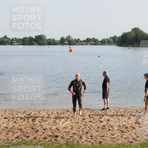 21.06.2025 - 27. Vierlanden-Triathlon MichiJ http://msf.ph/oto/7978252 15.06.2026 08:48:34 Schwimmen 123 meine-sportfotos.de