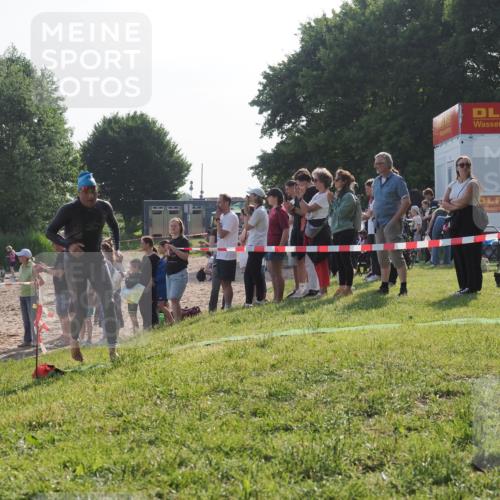 15.06.2025 - 27. Vierlanden-Triathlon KatJ http://msf.ph/oto/7978257 15.06.2025 08:39:36 Schwimmen 168 meine-sportfotos.de