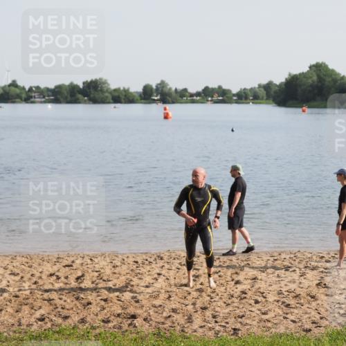 21.06.2025 - 27. Vierlanden-Triathlon MichiJ http://msf.ph/oto/7978267 15.06.2026 08:48:35 Schwimmen 123 meine-sportfotos.de