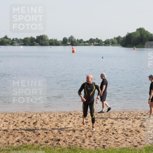 21.06.2025 - 27. Vierlanden-Triathlon MichiJ http://msf.ph/oto/7978269 15.06.2026 08:48:35 Schwimmen 123 meine-sportfotos.de
