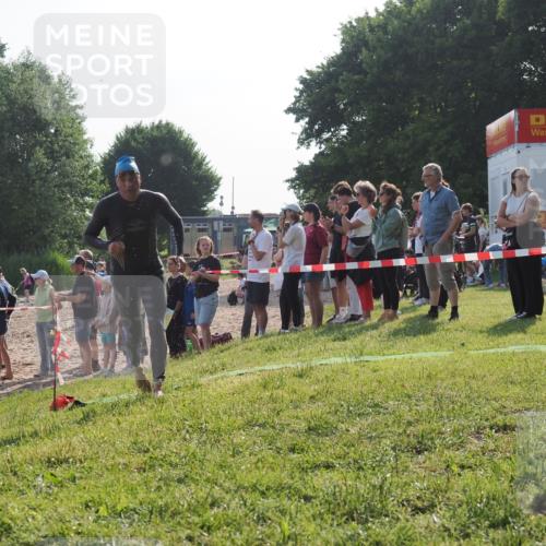 15.06.2025 - 27. Vierlanden-Triathlon KatJ http://msf.ph/oto/7978271 15.06.2025 08:39:37 Schwimmen 168 meine-sportfotos.de