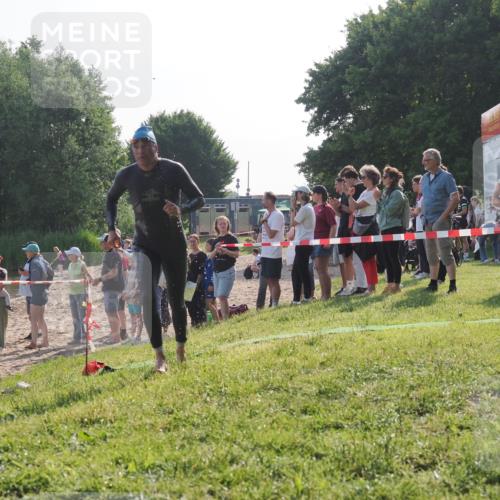 15.06.2025 - 27. Vierlanden-Triathlon KatJ http://msf.ph/oto/7978276 15.06.2025 08:39:37 Schwimmen 168 meine-sportfotos.de