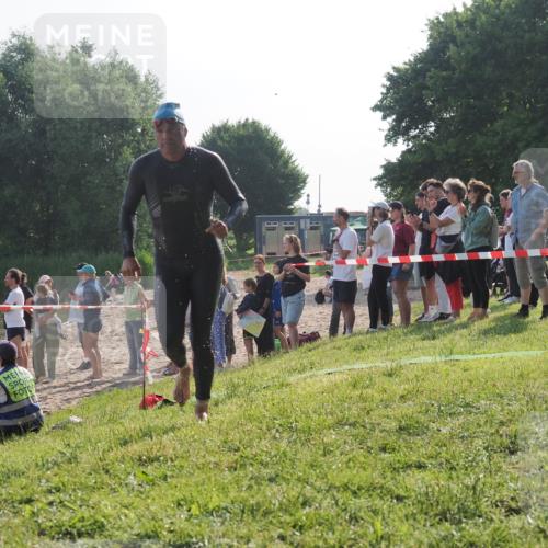 15.06.2025 - 27. Vierlanden-Triathlon KatJ http://msf.ph/oto/7978280 15.06.2025 08:39:37 Schwimmen 168 meine-sportfotos.de
