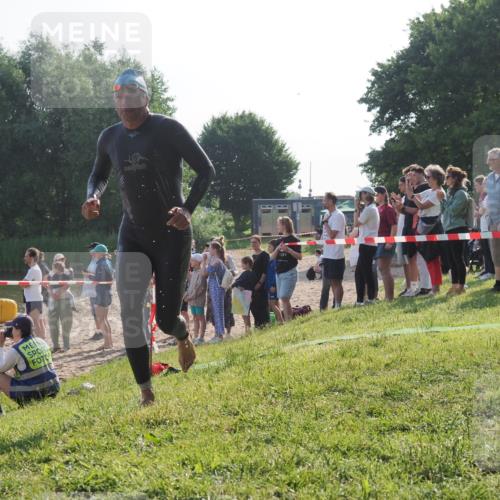 15.06.2025 - 27. Vierlanden-Triathlon KatJ http://msf.ph/oto/7978286 15.06.2025 08:39:38 Schwimmen 168 meine-sportfotos.de