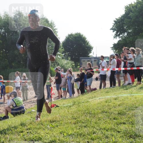 15.06.2025 - 27. Vierlanden-Triathlon KatJ http://msf.ph/oto/7978292 15.06.2025 08:39:38 Schwimmen 168 meine-sportfotos.de